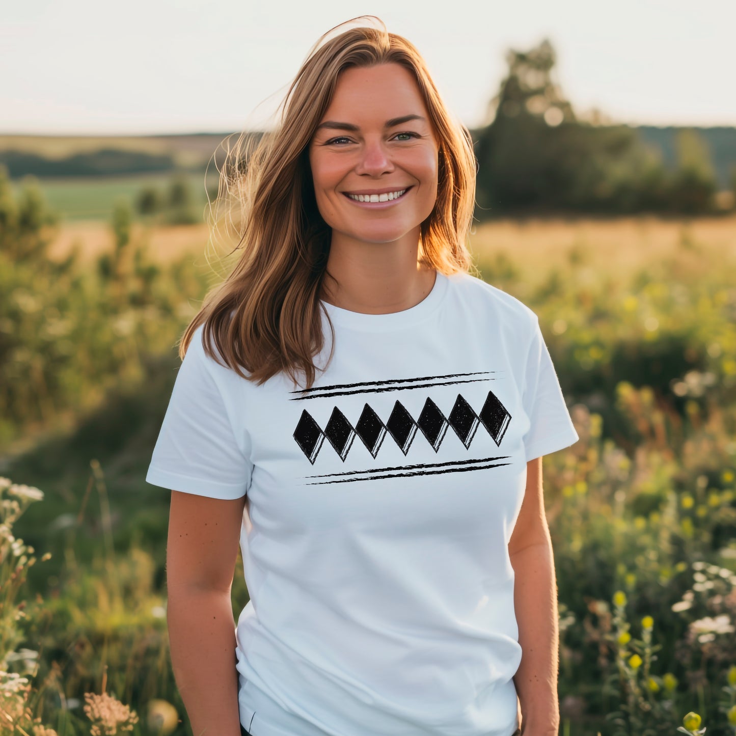 Pohjalainen salmiakkiraita T-paita – perinteinen salmiakkiraita mustana, modernilla otteella, juhlistaa pohjalaista kansanperinnettä