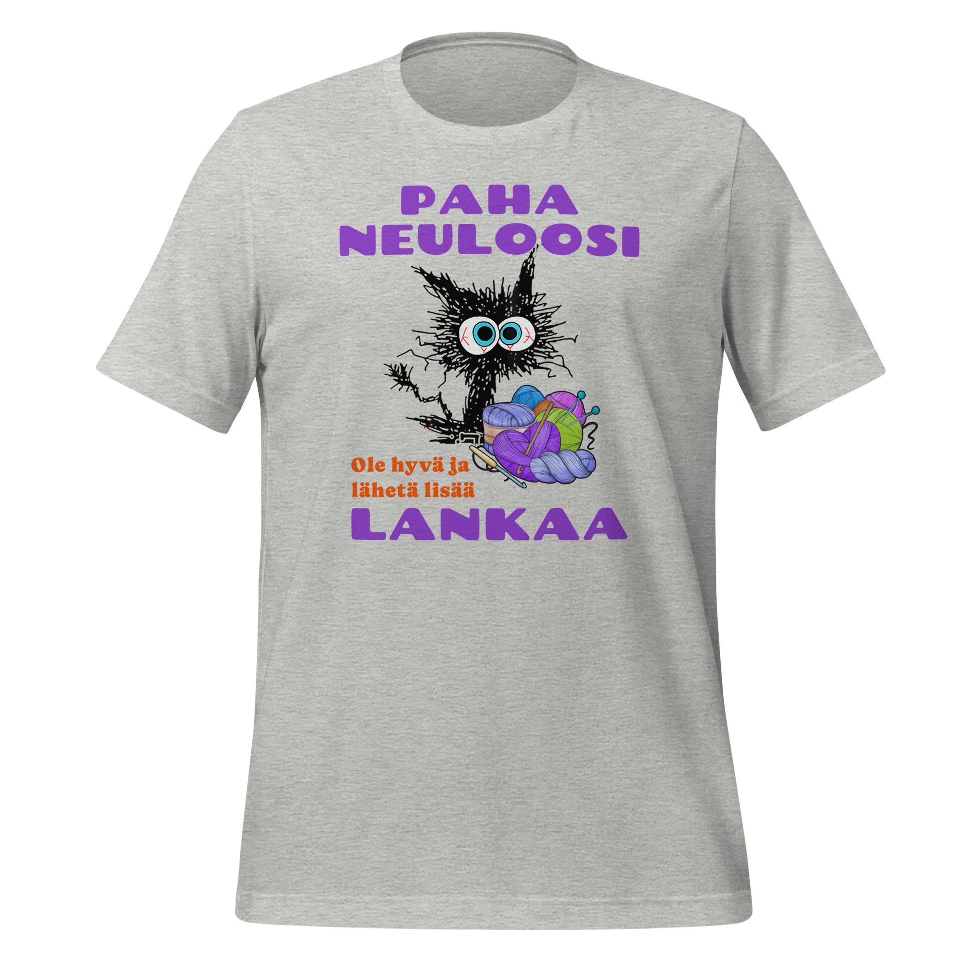 Harmaa t-paita, jossa humoristinen musta kissa, värikkäitä lankakeriä ja teksti 'Paha neuloosi – Ole hyvä ja lähetä lisää lankaa'.