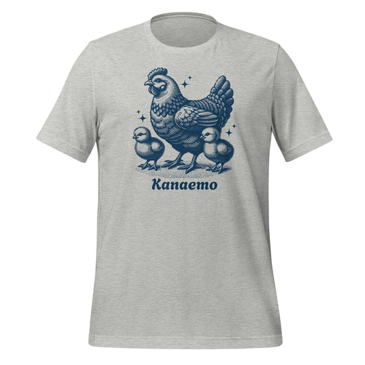 T-paitadesign, jossa vintagetyylinen piirros kanaemosta ja kahdesta tipusta, sekä teksti "Kanaemo". Sympaattinen ja hauska lahja huolehtivalle äidille.