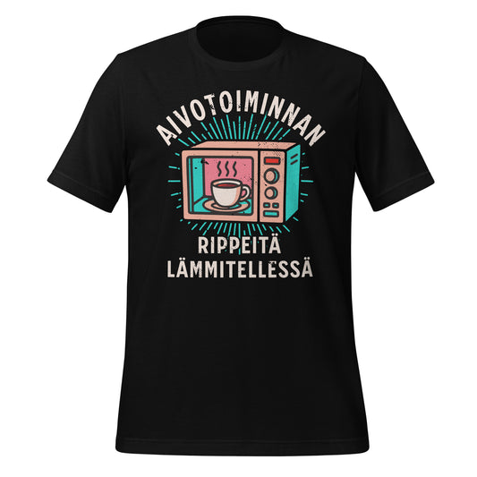 T-paita, jossa teksti "Aivotoiminnan rippeitä lämmitellessä" ja kuva kahvikupista mikrossa – humoristinen kahviaiheinen design.