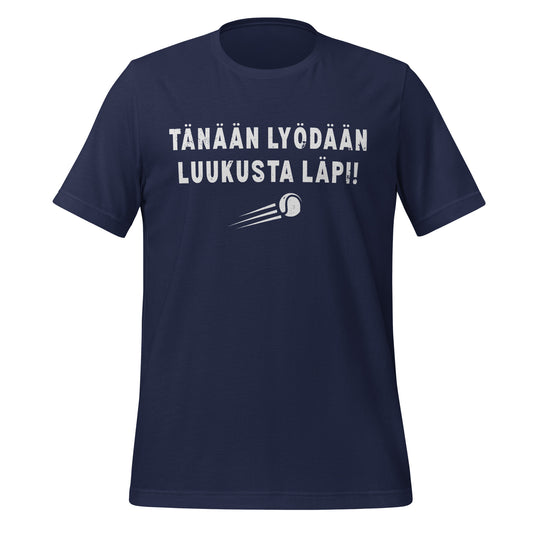 Graafinen pesäpallopaita tekstillä "Tänään lyödään luukusta läpi!" ja lentävä pallo.