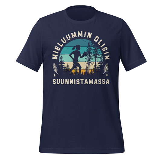 T-paita, jossa naispuolinen suunnistaja etenee metsämaisemassa iltavaloisella taustalla tekstillä mieluummin olisin suunnistsamassa.